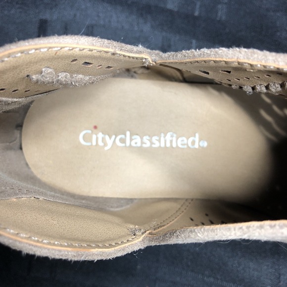 Cityclassified Western Ankle Taupe Faux Suede Tan Size 7 Booties 1.5" Heel - Picture 2 of 9